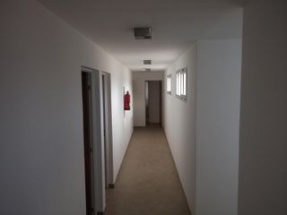 Foto 10 de SE ALQUILAN OFICINAS EN COMPLEJO VENEZUELA 114 DE VIEDMA