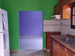 Casa en venta - 3 Dormitorios 1 Baño - Cocheras - 263Mts2 - Alcorta, Moreno
