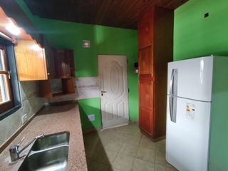 Casa en venta - 3 Dormitorios 1 Baño - Cocheras - 263Mts2 - Alcorta, Moreno