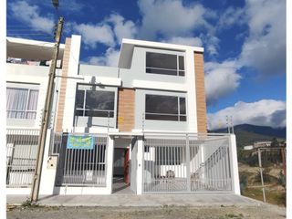 Foto 1 de Vendo casa por estrenar al Sur de Loja