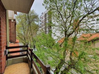 Alquiler Temporada 2023- Monoambiente con balcón a la calle y cochera Zona La Perla
