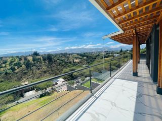 Espectacular casa con increíble vista de venta en Puembo