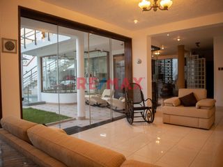 Foto 5 de 🏡 Descubre la casa de tus sueños en una de las zonas más exclusivas de Chiclayo! Te presentamos esta majestuosa propiedad ubicada en Pasaje Miraflores