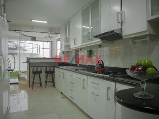 Foto 3 de 🏡 Descubre la casa de tus sueños en una de las zonas más exclusivas de Chiclayo! Te presentamos esta majestuosa propiedad ubicada en Pasaje Miraflores