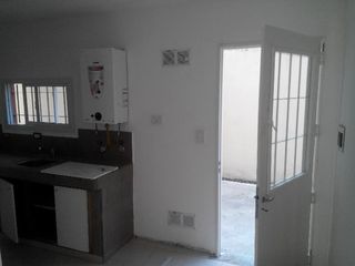 Foto 7 de Departamento 3 AMB CON PATIO Y  cochera. tigre. tacuari 255. todo incluido(  no abona expensas. abl agua )