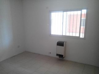 Foto 12 de Departamento 3 AMB CON PATIO Y  cochera. tigre. tacuari 255. todo incluido(  no abona expensas. abl agua )