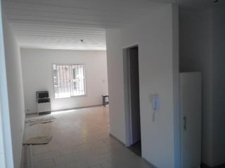 Foto 6 de Departamento 3 AMB CON PATIO Y  cochera. tigre. tacuari 255. todo incluido(  no abona expensas. abl agua )