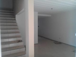 Foto 4 de Departamento 3 AMB CON PATIO Y  cochera. tigre. tacuari 255. todo incluido(  no abona expensas. abl agua )