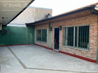 Chalet en venta en Berazategui de 4 ambientes con pileta