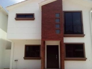 Foto 1 de ALQUILO CASA DE 4 HABITACIONES EN NAPOLI