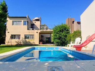 Foto 1 de Casa en venta cuatro ambientes con piscina Escobar