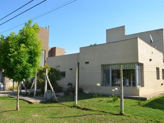 Foto 30 de Casa en venta cuatro ambientes con piscina Escobar