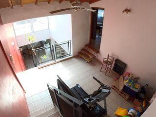 Venta Casa 5 ambientes con Jardin, Pileta y Cochera - Villa del Parque!