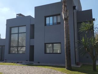 Foto 3 de Casa  Minimalista  Country Club de Campo San Patricio 6 ambientes  Álvarez Moreno
