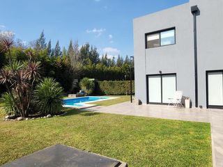 Foto 34 de Casa  Minimalista  Country Club de Campo San Patricio 6 ambientes  Álvarez Moreno