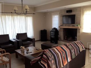 Foto 6 de Casa Venta Comahue Golf Club Neuquén, 3 dormitorios, 3 baños, escritorio y jardín