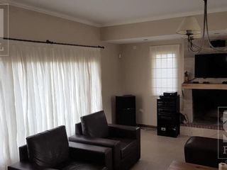 Foto 5 de Casa Venta Comahue Golf Club Neuquén, 3 dormitorios, 3 baños, escritorio y jardín