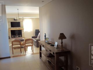 Foto 3 de Casa Venta Comahue Golf Club Neuquén, 3 dormitorios, 3 baños, escritorio y jardín