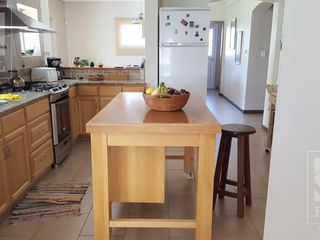 Foto 10 de Casa Venta Comahue Golf Club Neuquén, 3 dormitorios, 3 baños, escritorio y jardín