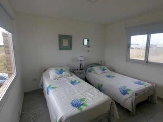 Casa en venta - 2 Dormitorios 1 Baño - Cochera - 300Mts2 - Mar del Sur