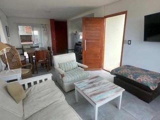 Casa en venta - 2 Dormitorios 1 Baño - Cochera - 300Mts2 - Mar del Sur