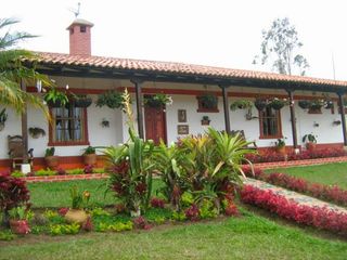 Foto 1 de casa campestre en venta en el carmen. Cod V11858