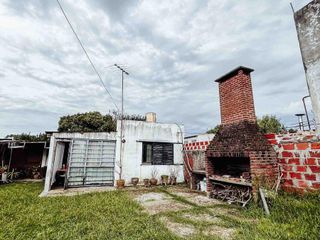 Casa en venta - 2 Dormitorios 1 Baño - Cocheras - 354Mts2 - Barrio Aeropuerto, Villa Elvira, La Plata