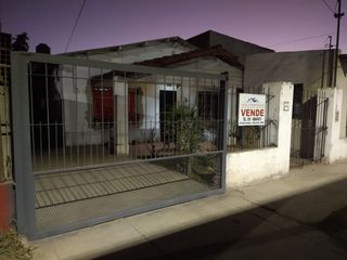 Casa en Venta en Moreno Sobre Calle Comercial + Local