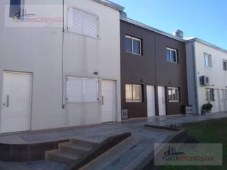 Duplex 138 e 58 y 59 Los Hornos , La Plata
