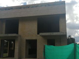 Foto 1 de casa en venta en lucitania. Cod V3609