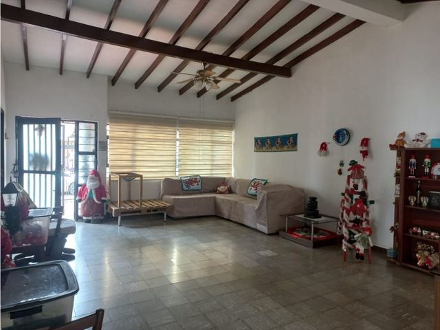 CASA EN VENTA BARRIO LA FLORA 1 PISO
