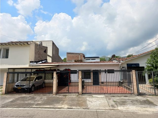 CASA EN VENTA BARRIO LA FLORA 1 PISO