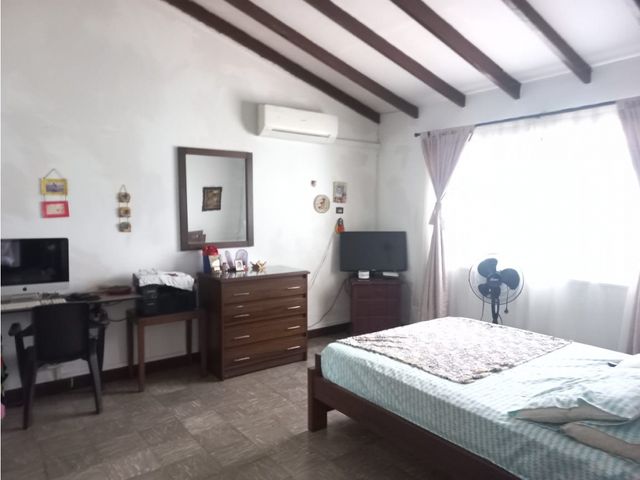 CASA EN VENTA BARRIO LA FLORA 1 PISO