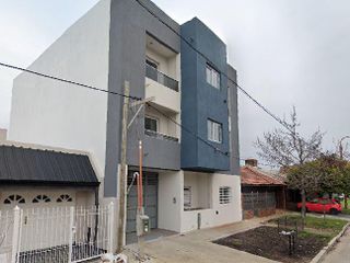 Departamento en venta - 2 dormitorios 1 baño - cochera - 70mts2 - La Plata
