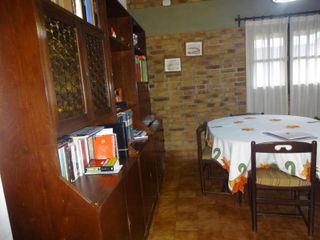 Foto 12 de GUIDEK - STASIUK PROPIEDADES VENDE EXCELENTE CASA EN MUY BUENA UBICACION