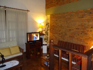 Foto 5 de GUIDEK - STASIUK PROPIEDADES VENDE EXCELENTE CASA EN MUY BUENA UBICACION