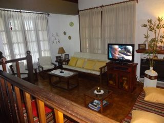 Foto 4 de GUIDEK - STASIUK PROPIEDADES VENDE EXCELENTE CASA EN MUY BUENA UBICACION