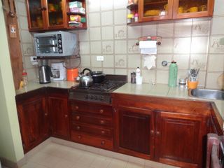 Foto 3 de GUIDEK - STASIUK PROPIEDADES VENDE EXCELENTE CASA EN MUY BUENA UBICACION