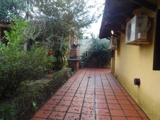 Foto 2 de GUIDEK - STASIUK PROPIEDADES VENDE EXCELENTE CASA EN MUY BUENA UBICACION