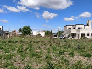 VENTA -  CASA A TERMINAR EN LOTE DE 508 M2 -  ACEQUIAS DEL AIRE, ROLDÁN -