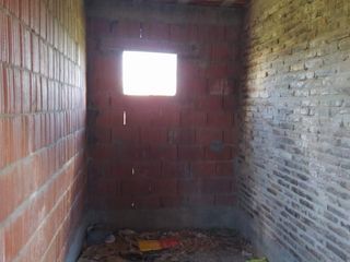 VENTA -  CASA A TERMINAR EN LOTE DE 508 M2 -  ACEQUIAS DEL AIRE, ROLDÁN -