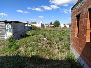VENTA -  CASA A TERMINAR EN LOTE DE 508 M2 -  ACEQUIAS DEL AIRE, ROLDÁN -