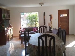 Casa en venta - 4 dormitorios 2 baños - Cochera - 180mts2 - Mar Chiquita