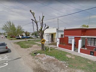 Casa en venta - 2 dormitorios 1 baño - Cochera - 270mts2 - Los Hornos, La Plata
