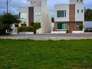 Foto 2 de Casa de venta en Puembo Totalmente independiente