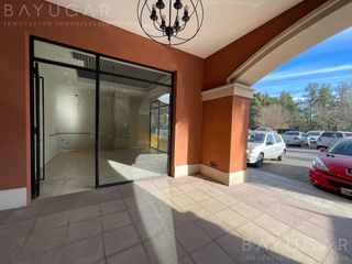 Alquiler Local en Pueblo Caamaño  / Pilar - Centro comercial sobre Av. Caamaño