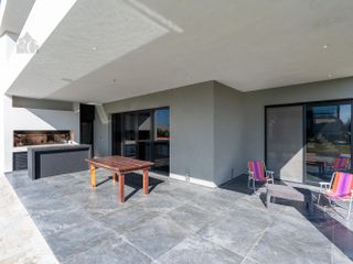 Casa en Puerto Roldán - Pileta - Cesped - Parrilla - Golf - Lago- 4 dormitorios- barrio cerrado