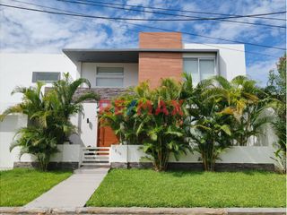 Foto 1 de Descubre la exclusividad y el confort en esta espectacular residencia ubicada en la urbanización más prestigiosa de Piura: La Rivera. Un hogar diseñad