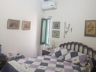 Casa en venta - 3 Dormitorios 2 Baños - Cochera - 900Mts2 - San Carlos, La Plata