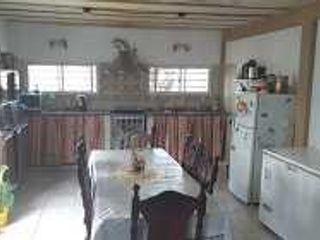 Casa en venta - 3 dormitorios 1 baño - cochera - 238mts2 - Lisandro Olmos Etcheverry, La Plata